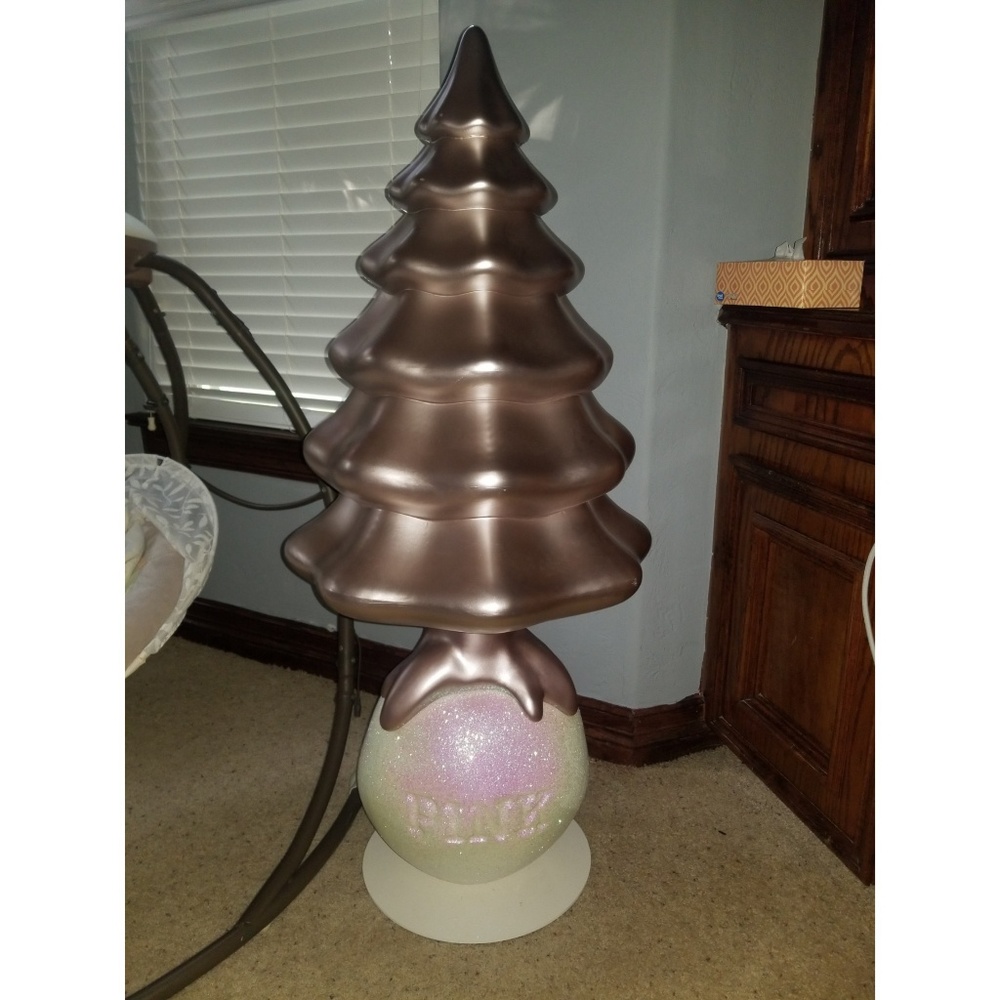 Pink VS Christmas Tree